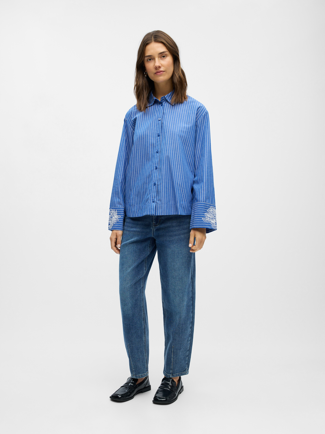 model_shot-front_full